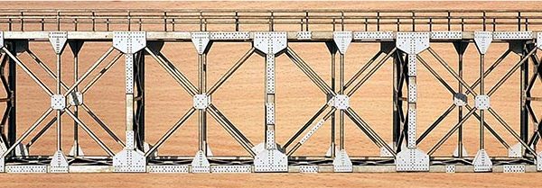 PONT MÉTALLIQUE WARREN avec MONTANTS, échelle HO, France